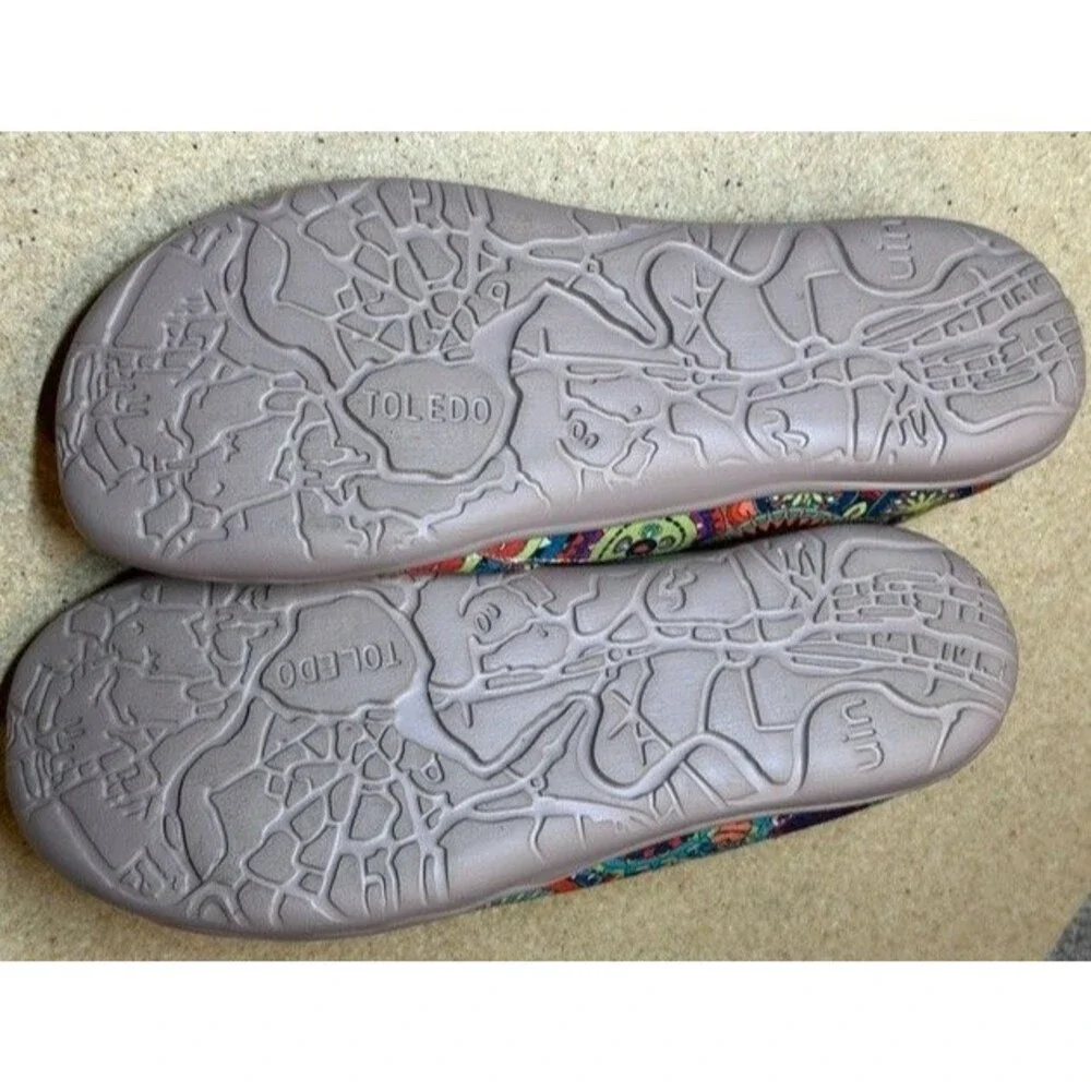 NWOB- UIN Toledo Canvas Slip On Shoes Women's Sz 7 Multicolor Mandala Paisley